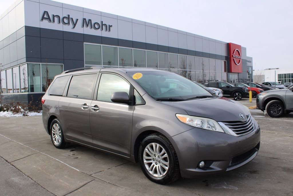 Used 2015 Toyota Sienna XLE Premium image 1