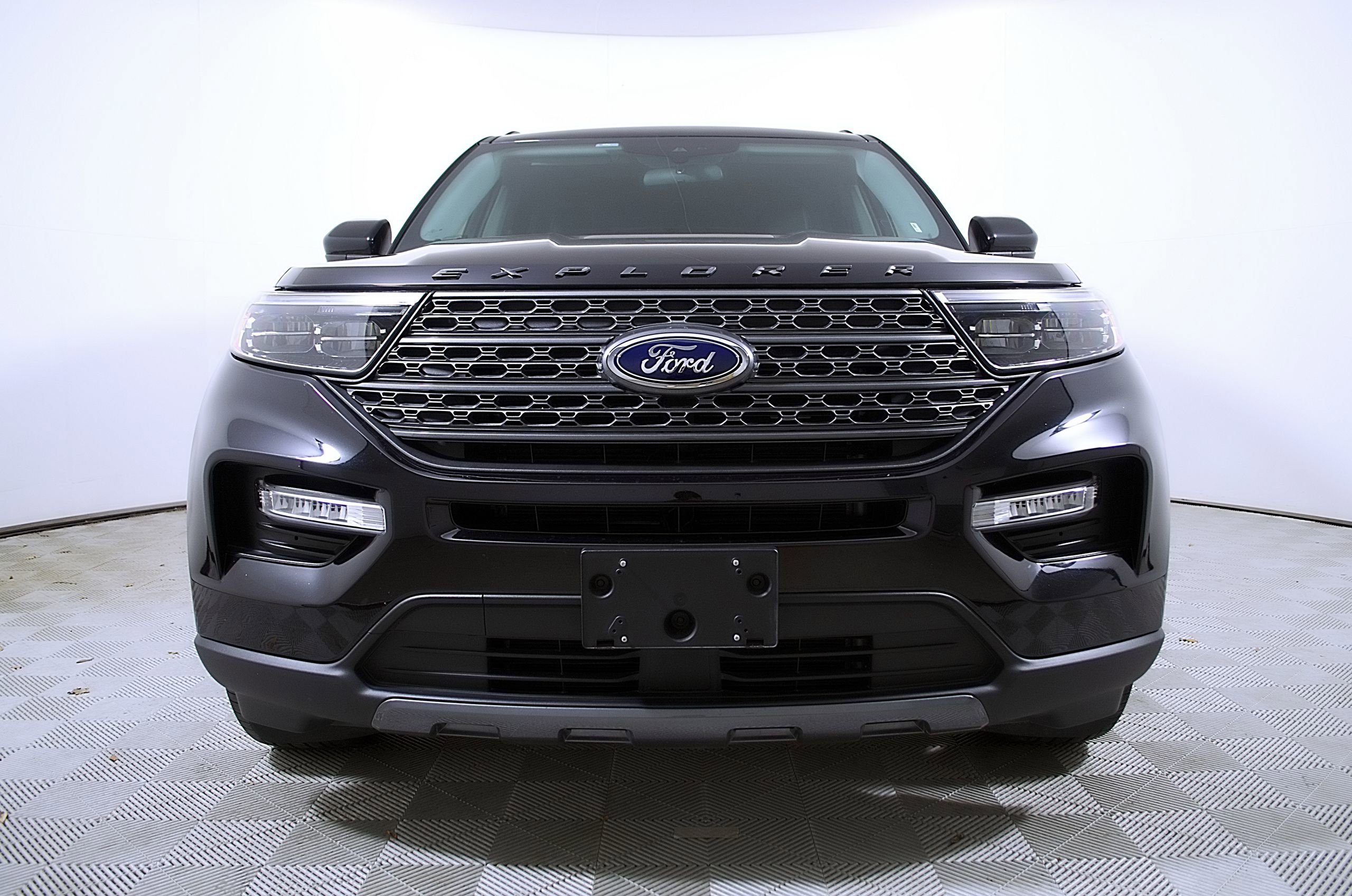 Used 2023 Ford Explorer XLT w/ Equipment Group 202A image 5
