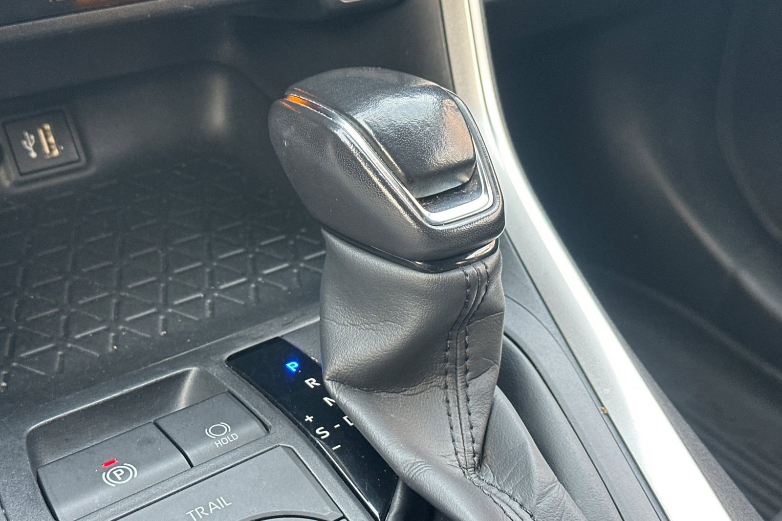 Used 2024 Toyota RAV4 SE image 34