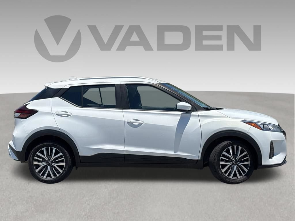 Used 2023 Nissan Kicks SV FWD image 7