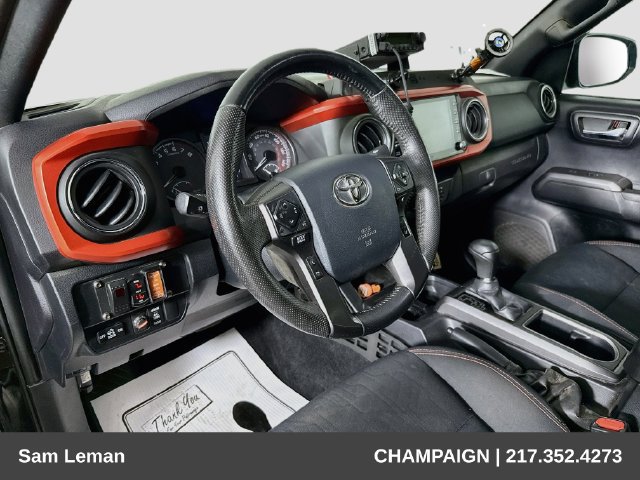Used 2020 Toyota Tacoma TRD Off-Road AWD/4WD image 9