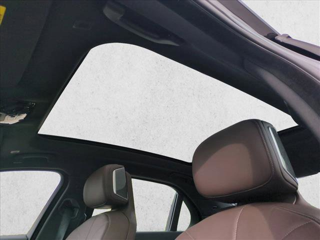 Used 2024 BMW 760i xDrive w/ Premium Package 2 image 16