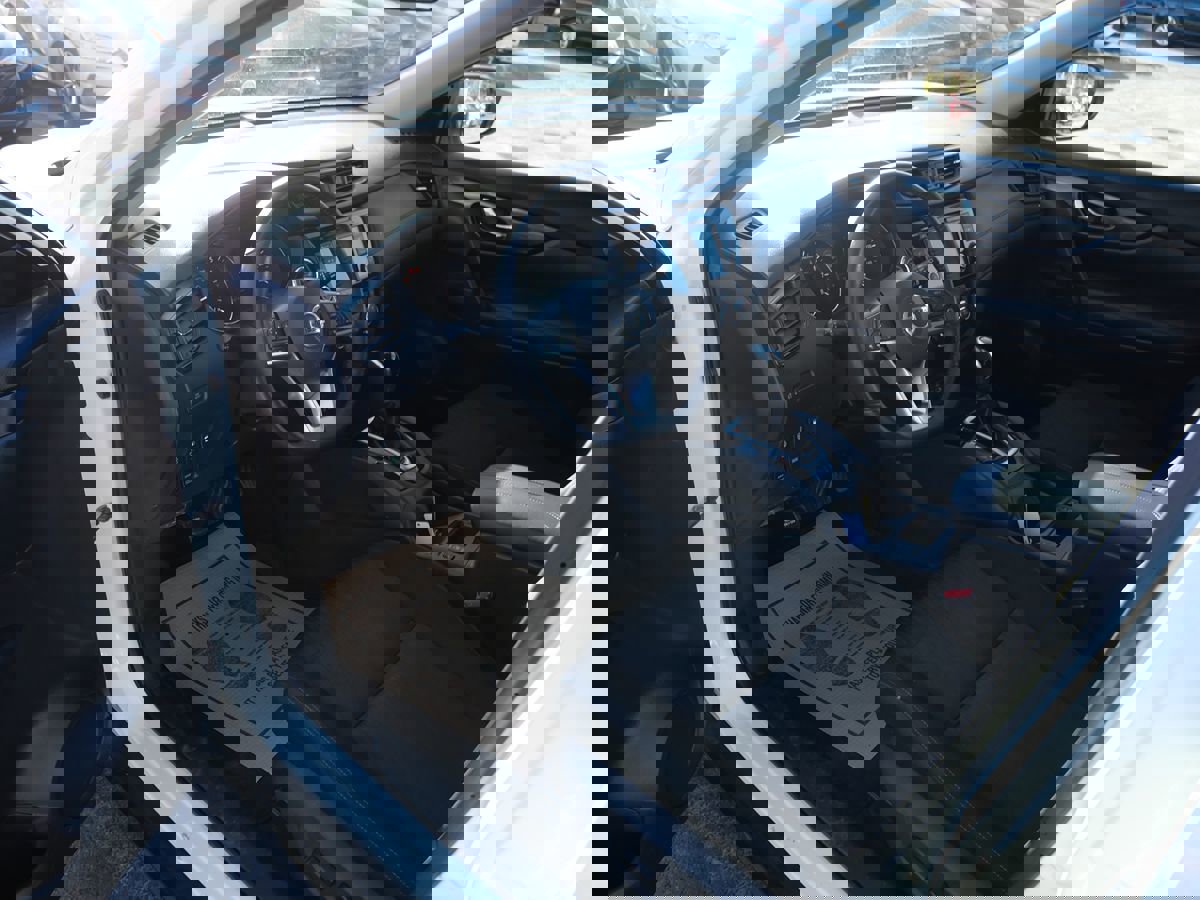 Used 2019 Nissan Rogue SV image 9