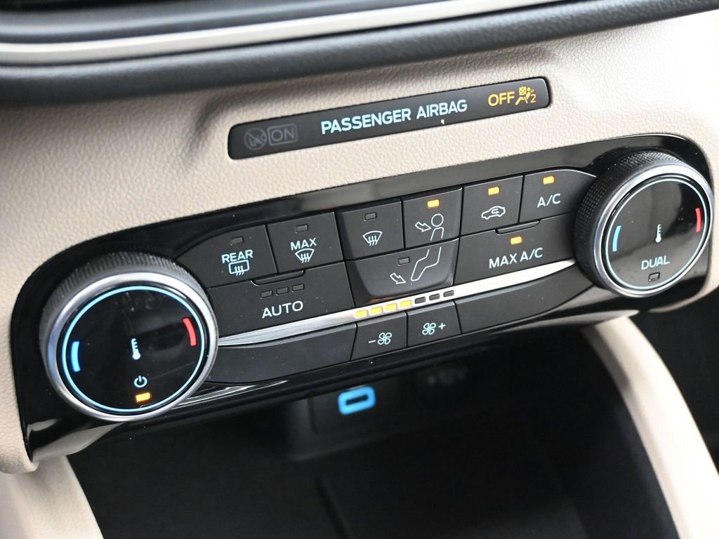 Used 2022 Ford Escape SE w/ Convenience Package FWD image 18
