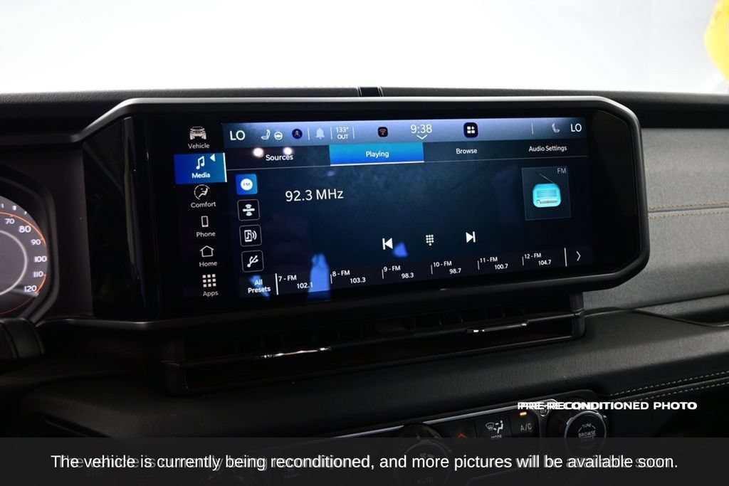 Used 2024 Jeep Wrangler Unlimited Sahara AWD/4WD image 17