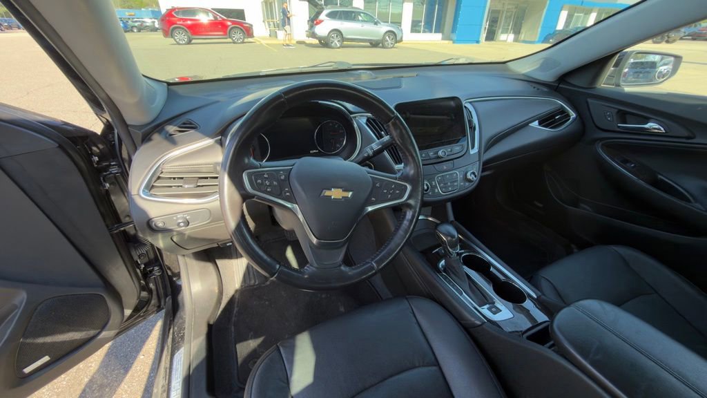 Used 2022 Chevrolet Malibu Premier FWD image 9