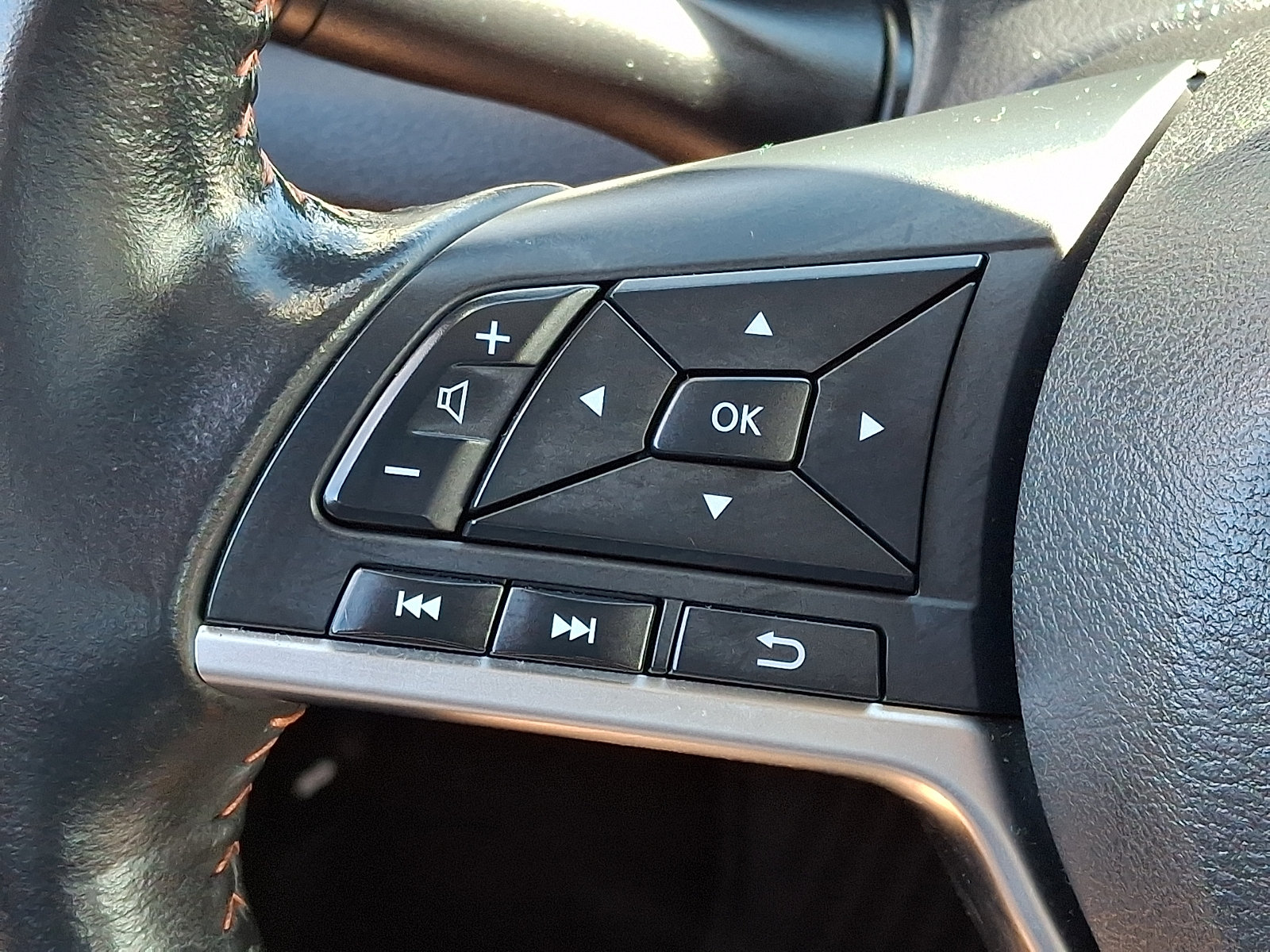 Certified 2024 Nissan Sentra SR FWD image 20