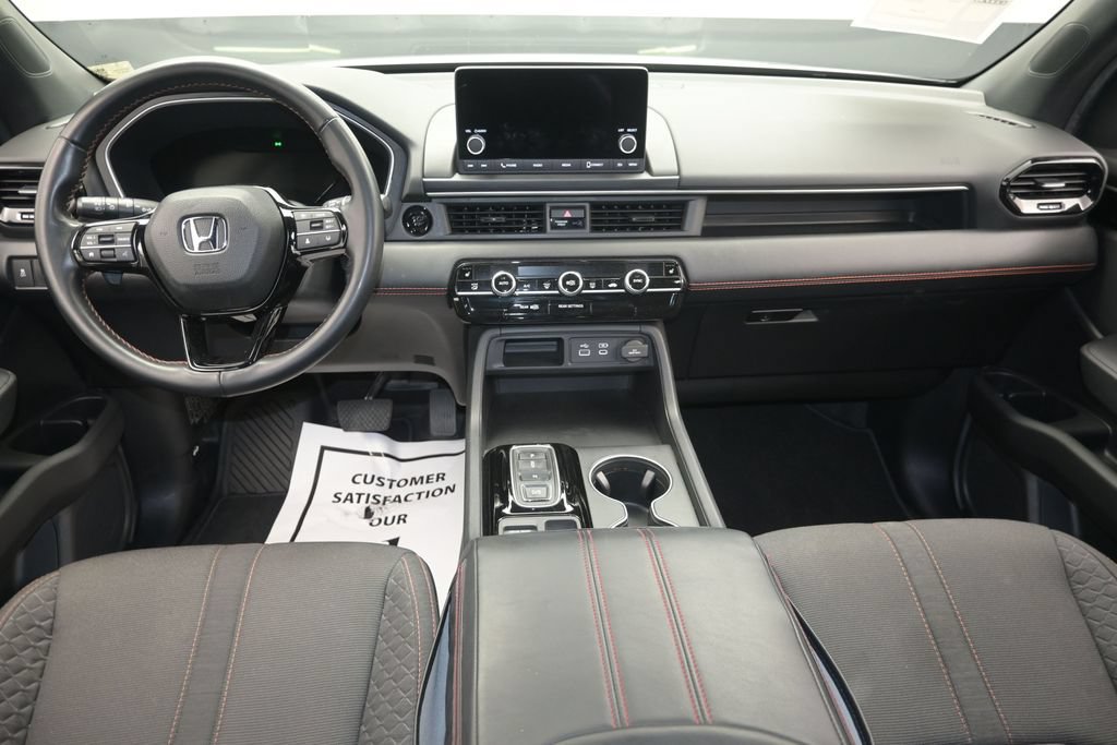 Used 2025 Honda Pilot Sport image 15