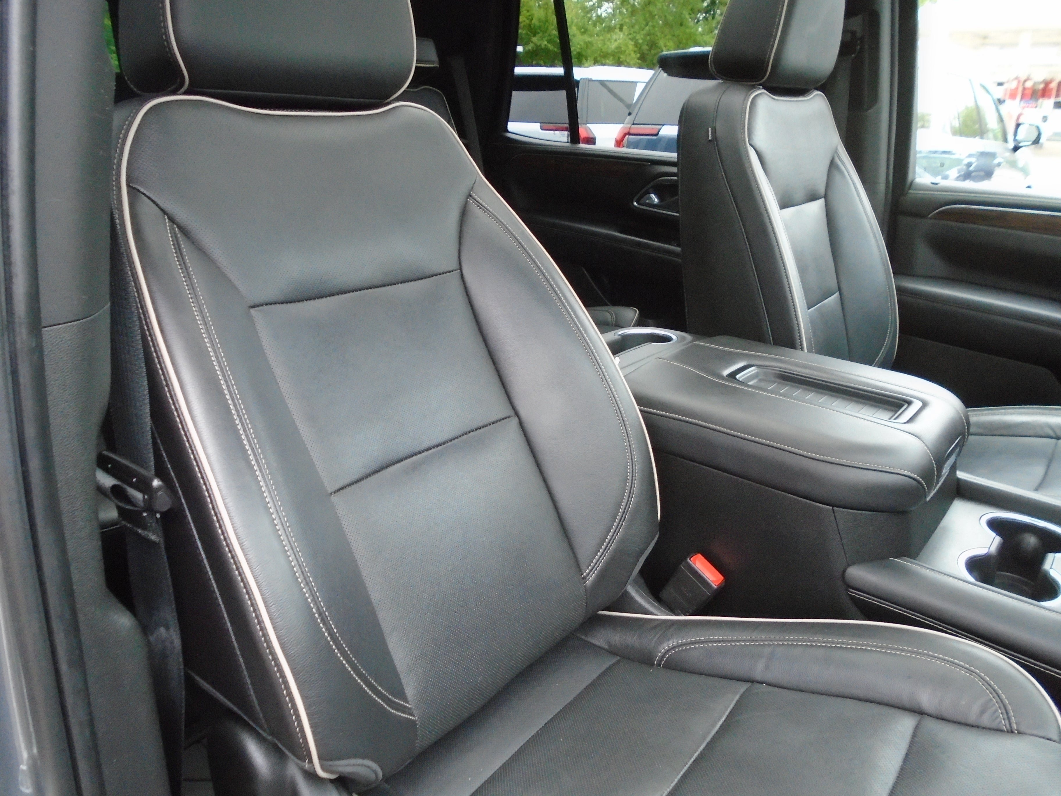 Certified 2021 Chevrolet Tahoe Premier w/ Premium Package AWD/4WD image 28