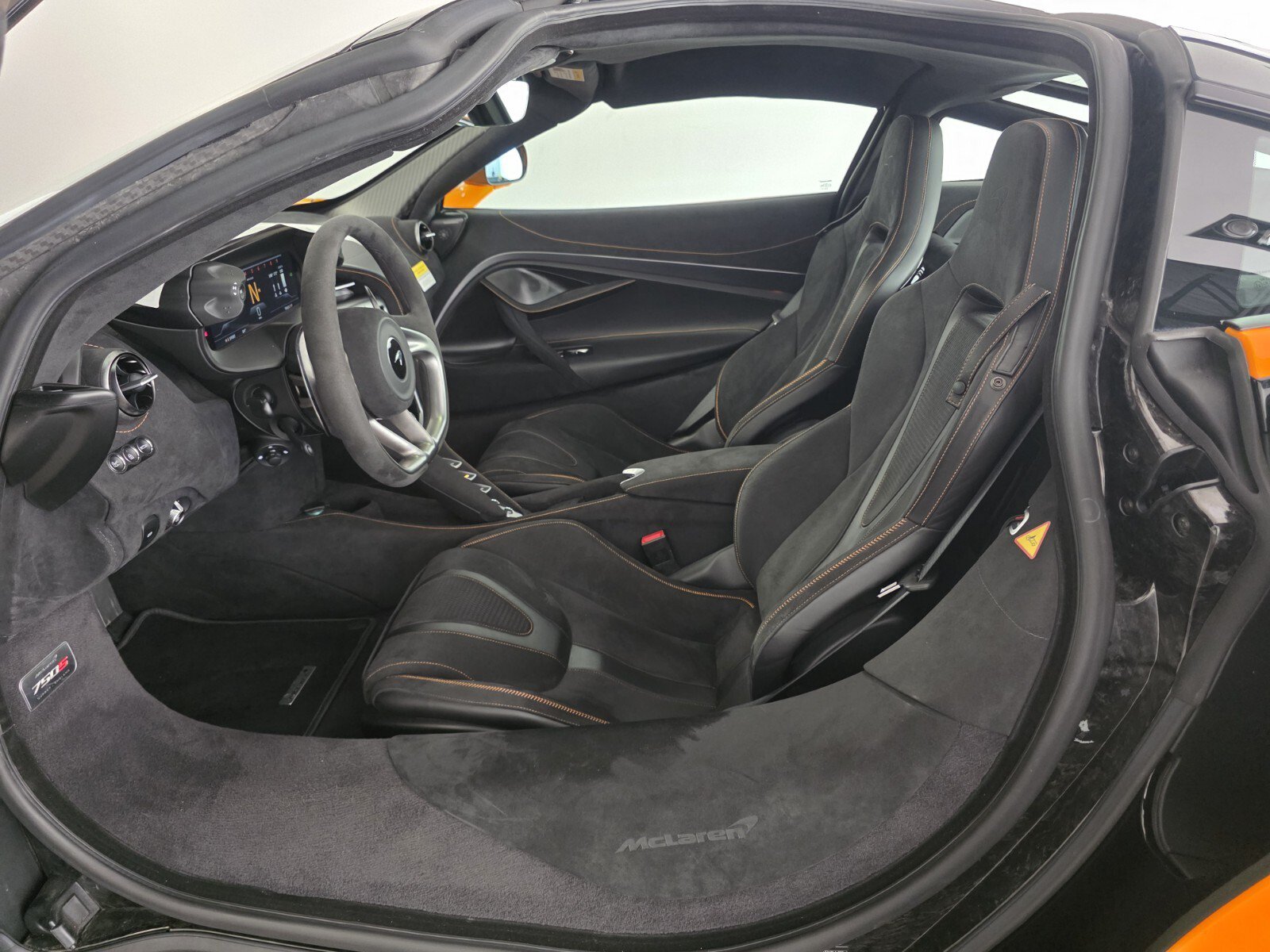 Used 2025 McLaren 750S RWD image 6