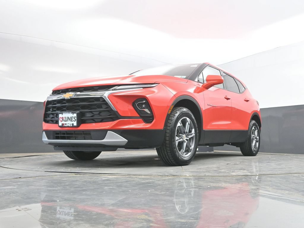 Used 2025 Chevrolet Blazer LT FWD image 33