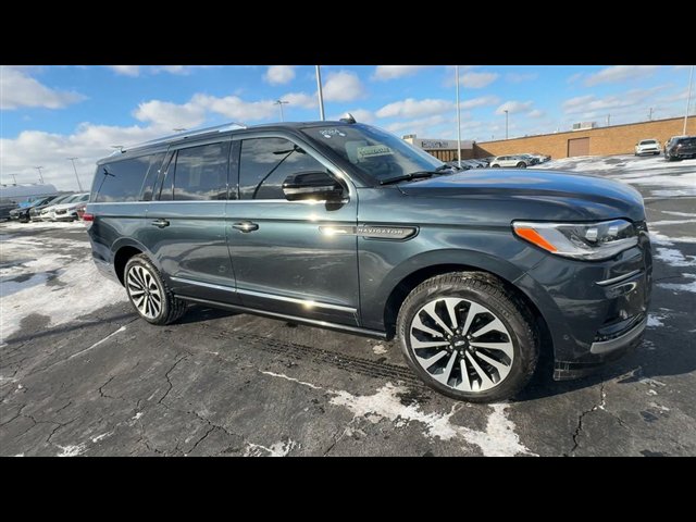 Used 2024 Lincoln Navigator L Reserve image 2