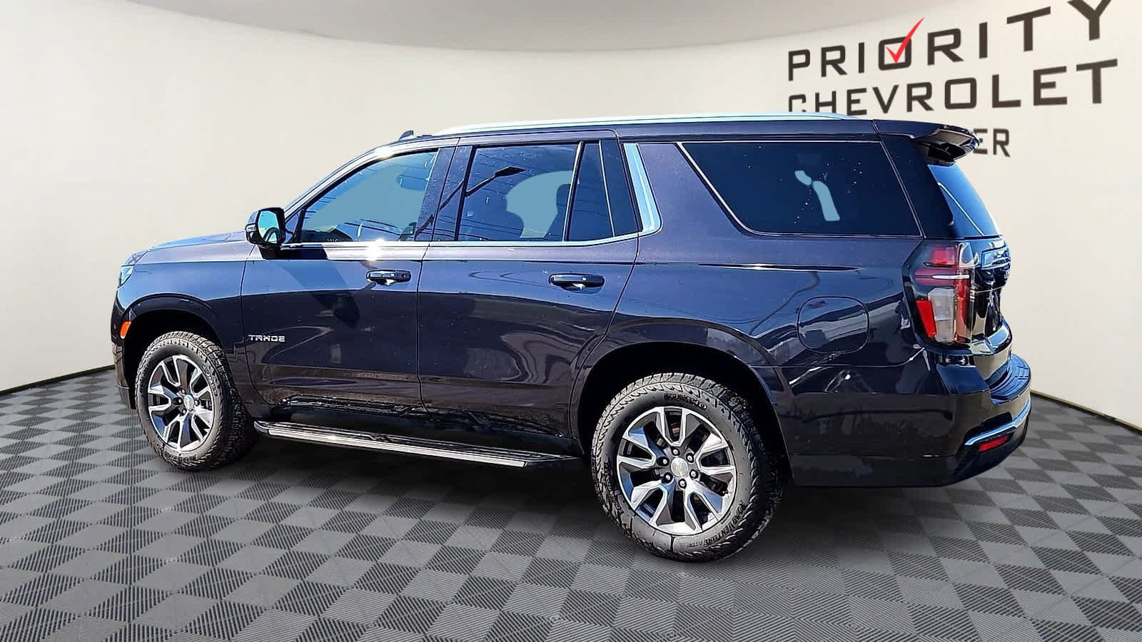 Used 2024 Chevrolet Tahoe LT w/ Luxury Package RWD image 6