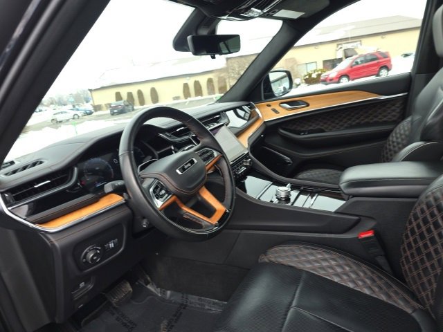 Used 2024 Jeep Grand Cherokee L Summit image 17
