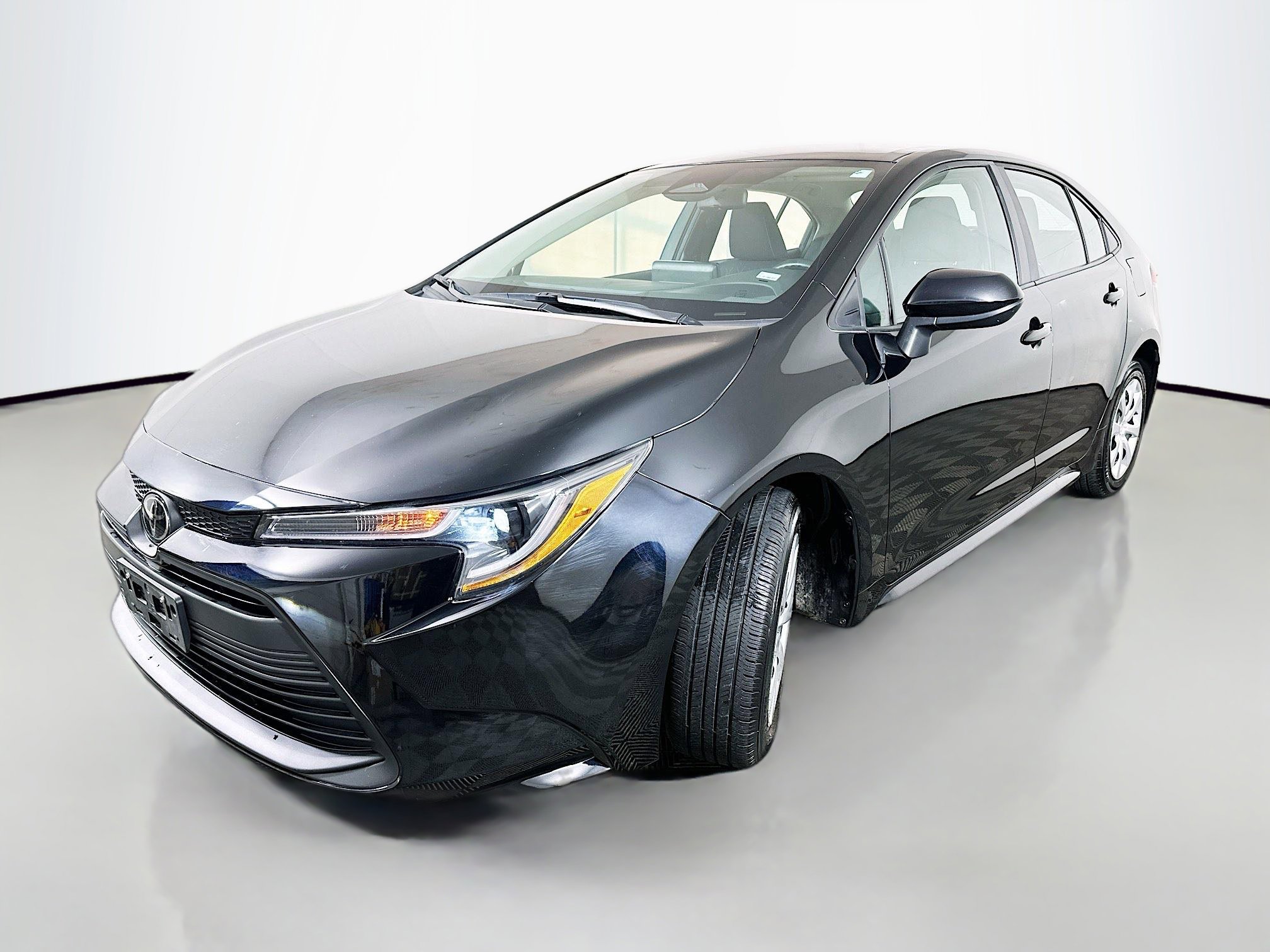 Used 2023 Toyota Corolla LE image 3