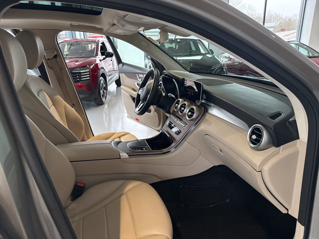 Used 2020 Mercedes-Benz GLC 300 4MATIC image 27