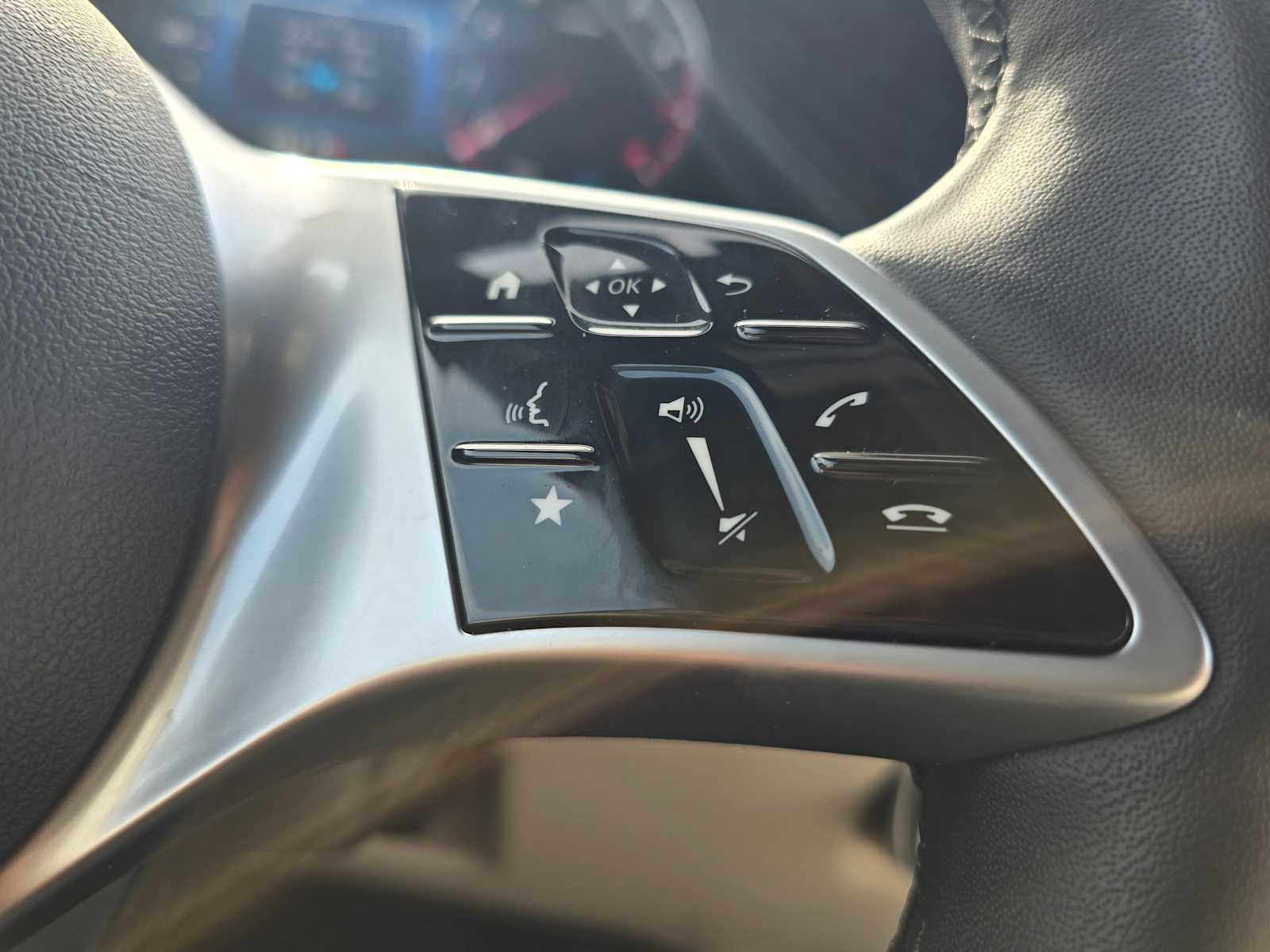 Used 2025 Mercedes-Benz GLB 250 image 32