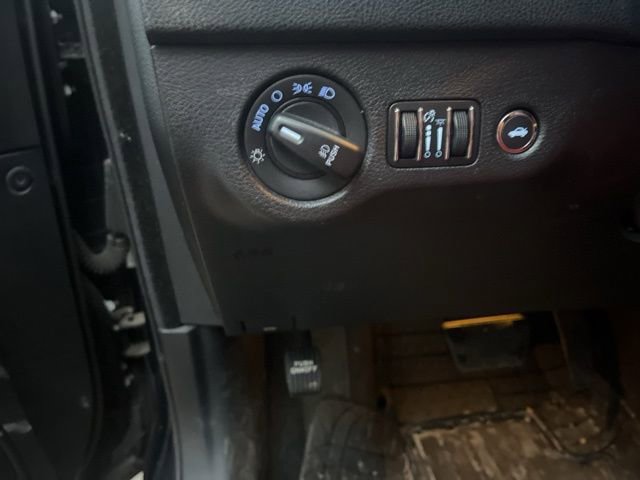 Used 2013 Chrysler 300 S image 22