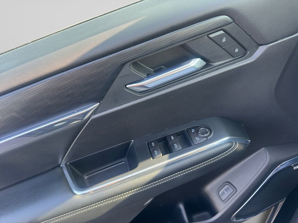 Used 2025 GMC Acadia Elevation FWD image 17