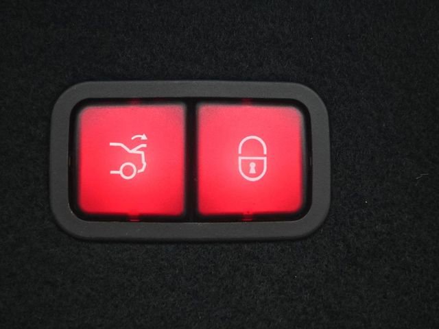 Used 2015 Mercedes-Benz S 550 Sedan w/ Premium 1 Package image 25