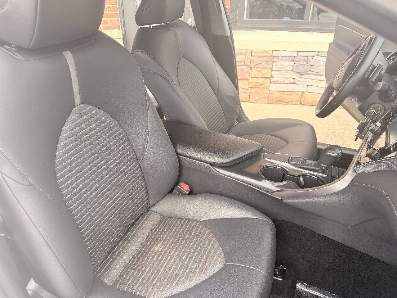 Used 2018 Toyota Camry SE FWD image 19