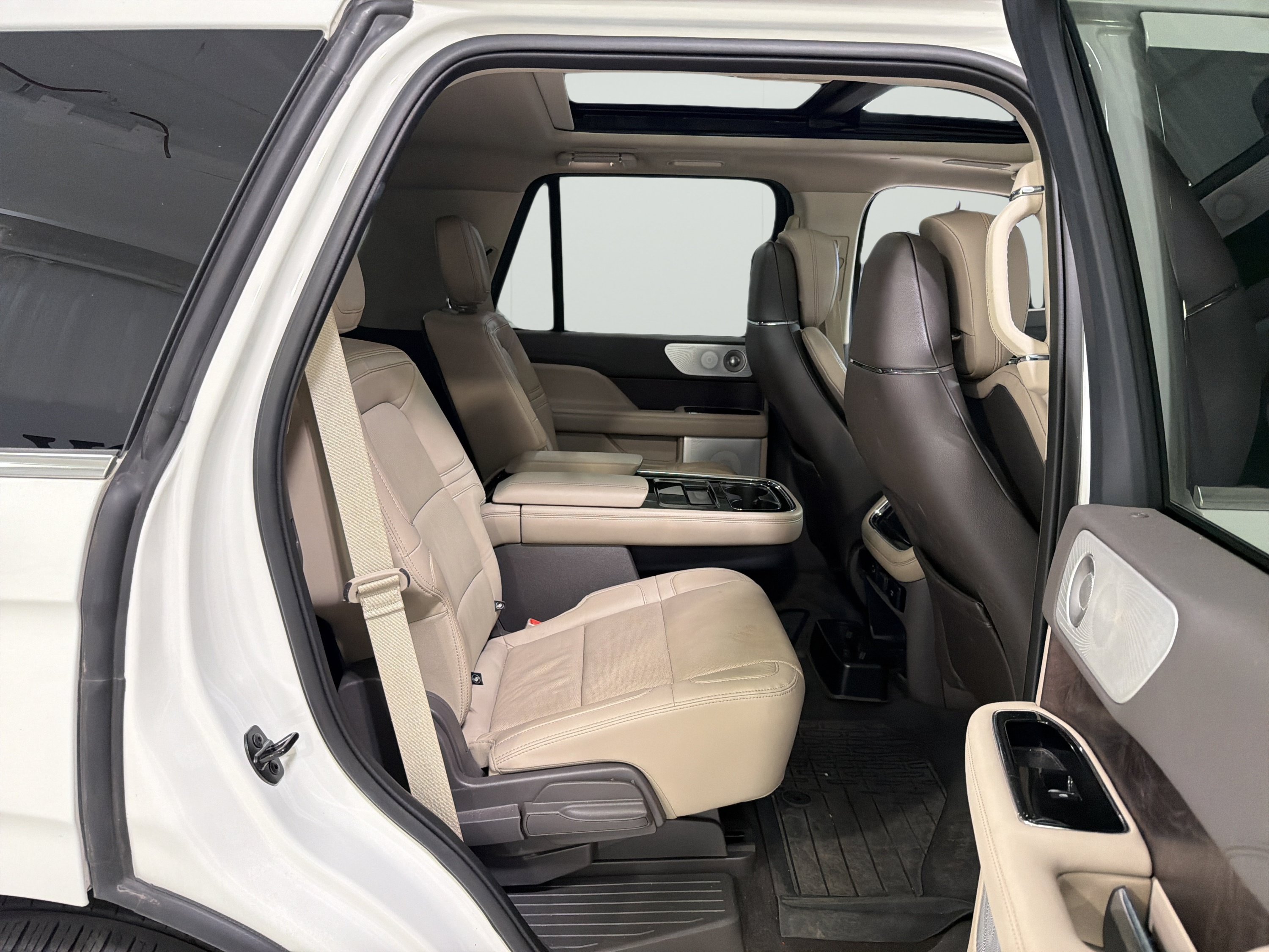 Used 2022 Lincoln Navigator Reserve AWD/4WD image 13