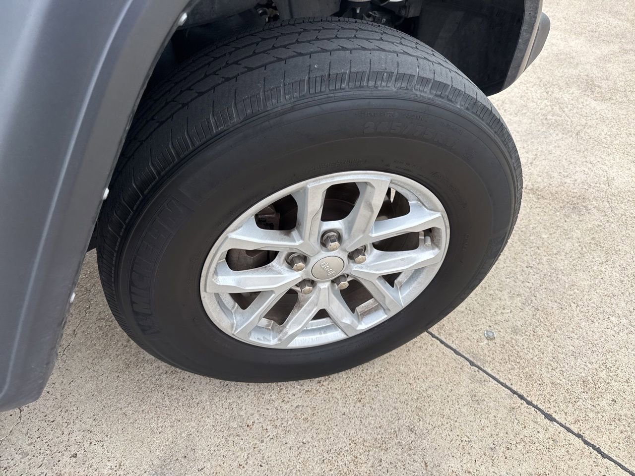 Used 2023 Jeep Wrangler Sport S image 16