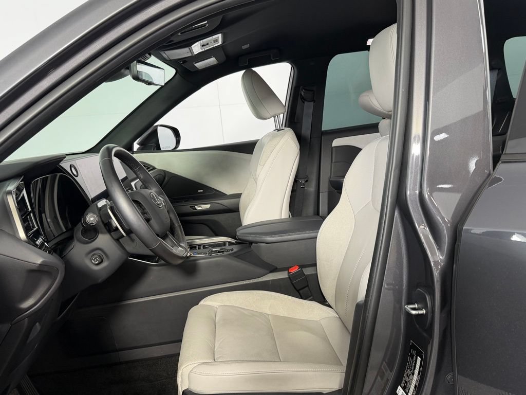 Used 2025 Lexus TX 550h AWD Plug-In Hybrid w/ Technology Package image 19