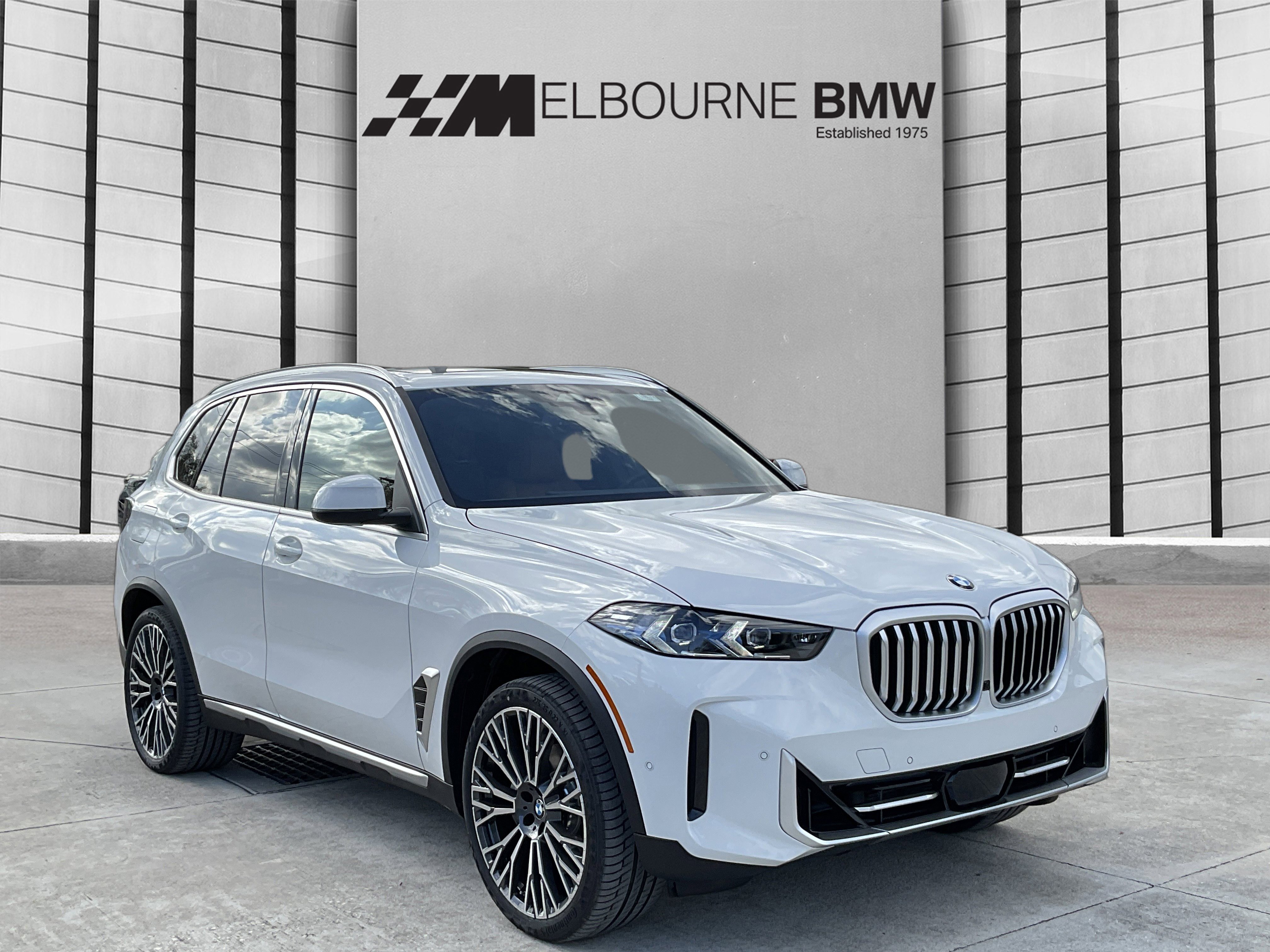 New 2026 BMW X5 sDrive40i image 1