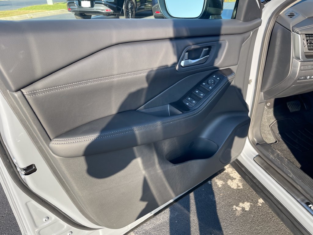 New 2026 Nissan Rogue Dark Armor AWD/4WD image 12
