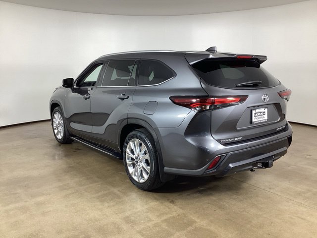 Used 2024 Toyota Highlander Limited AWD/4WD image 7