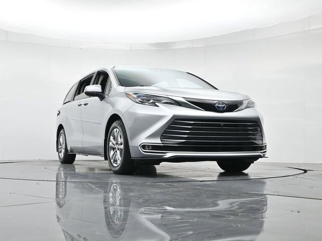 Used 2024 Toyota Sienna Platinum image 36