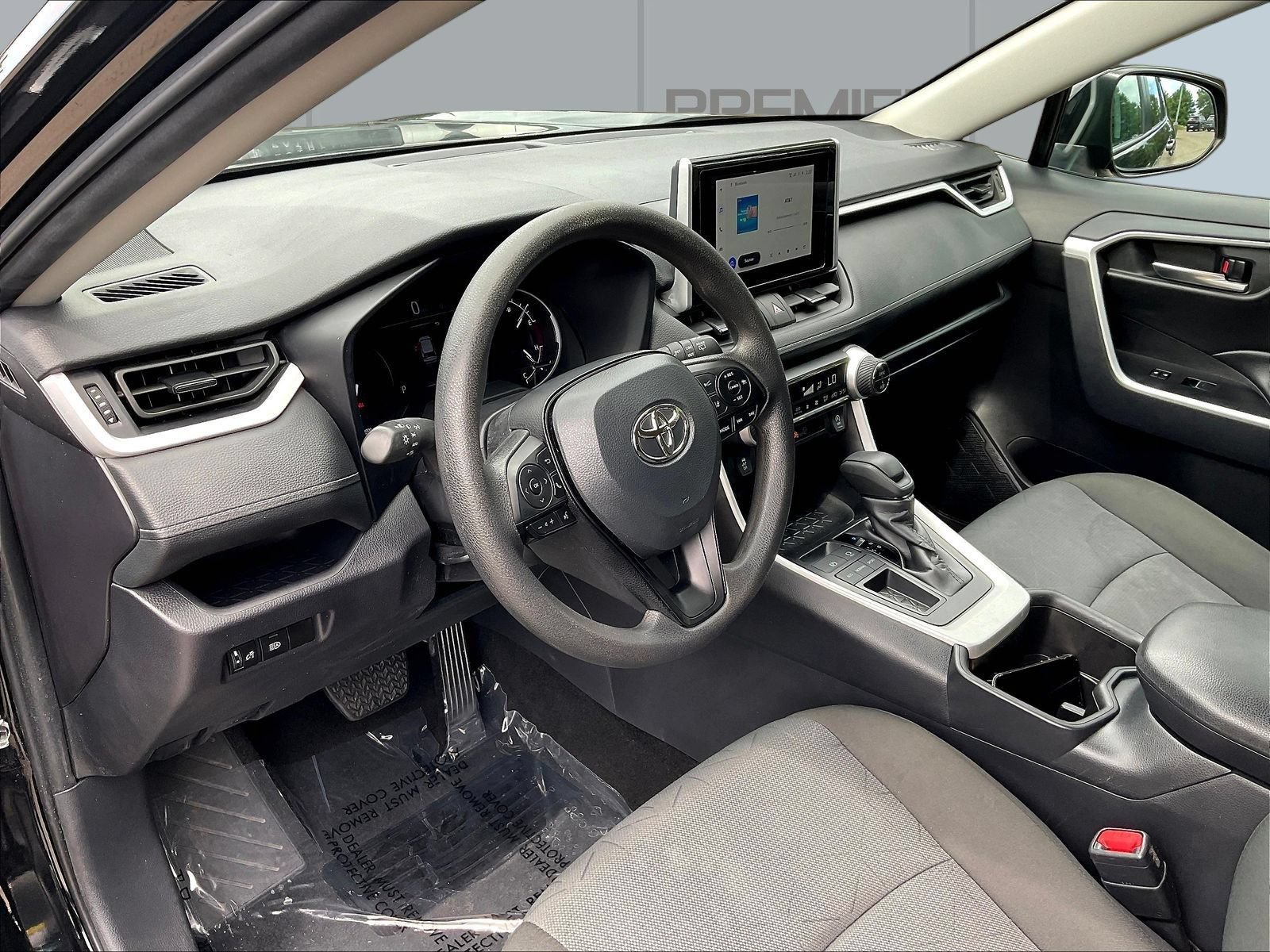 Used 2025 Toyota RAV4 XLE FWD image 19