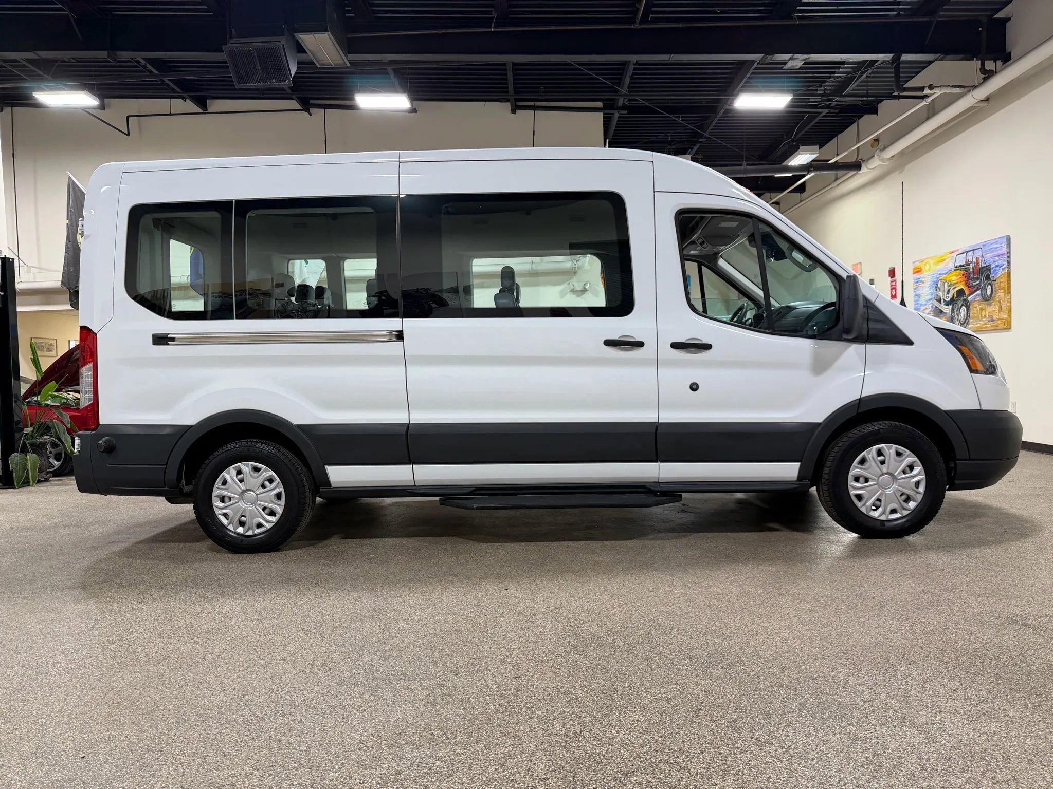 Used 2018 Ford Transit 350 XL image 4