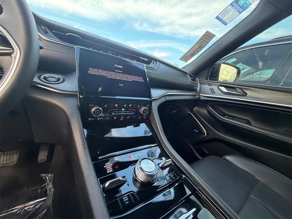 Used 2022 Jeep Grand Cherokee Overland w/ Luxury Tech Group IV image 15