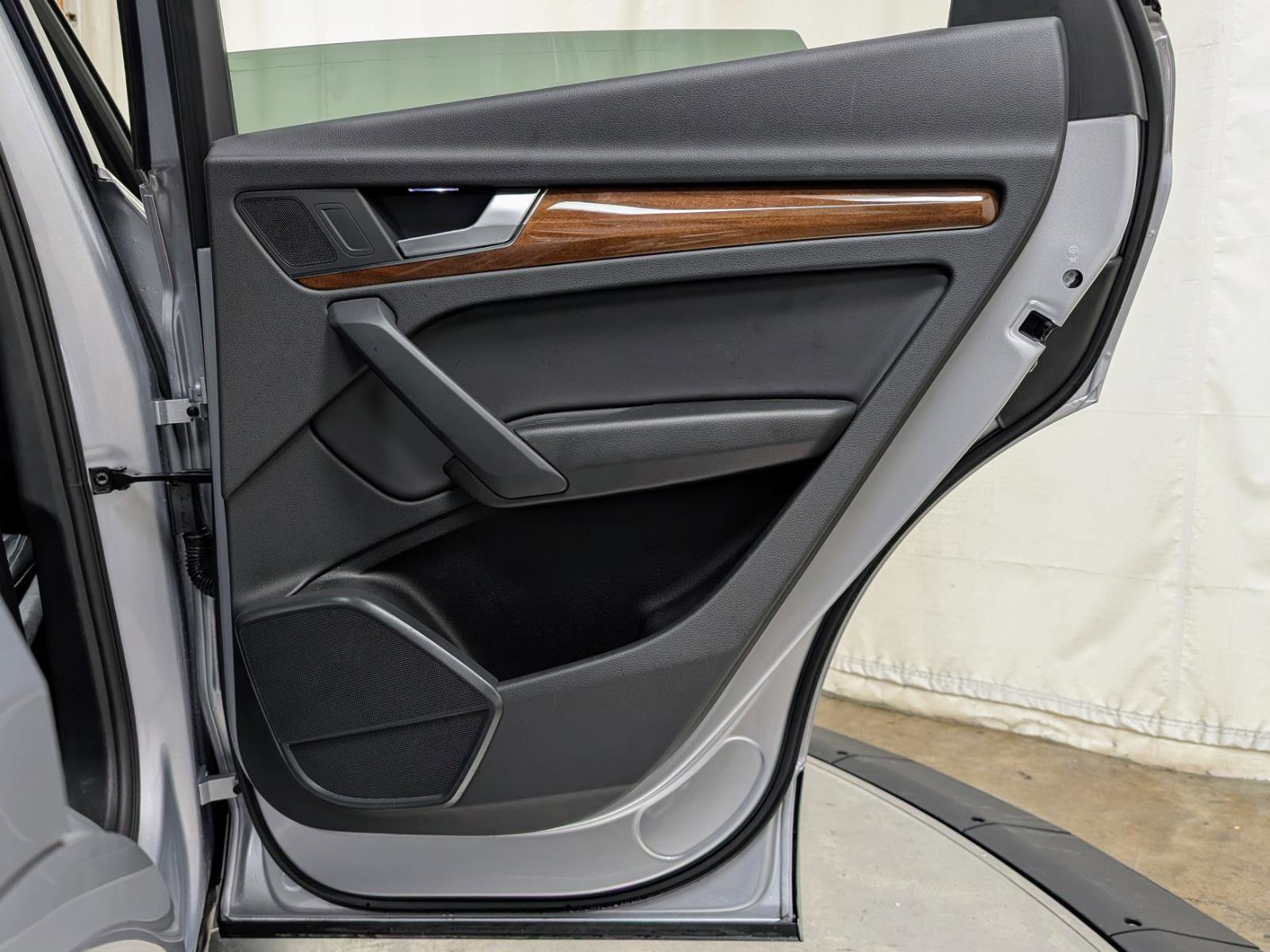 Used 2023 Audi Q5 2.0T Premium w/ Convenience Package image 21