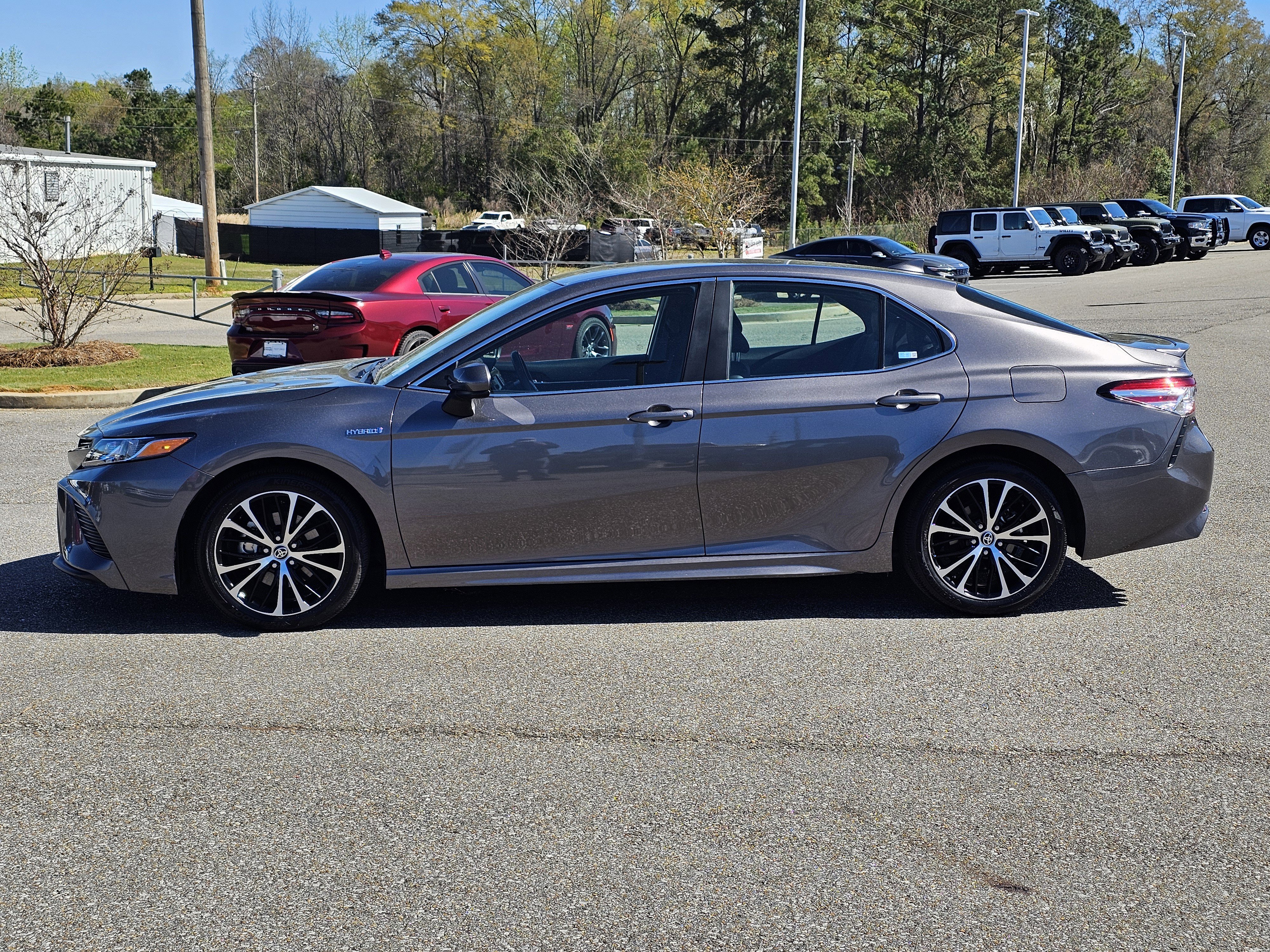 Used 2020 Toyota Camry SE image 13