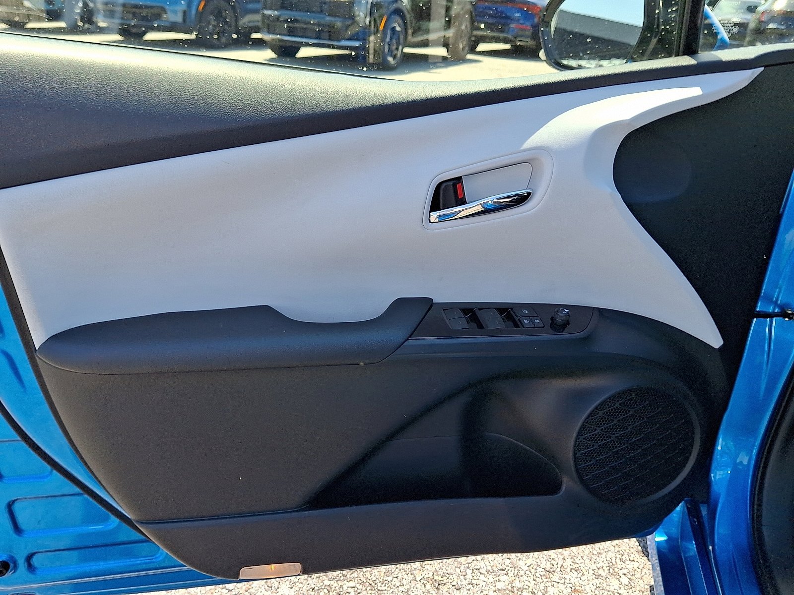 Used 2019 Toyota Prius LE FWD image 14