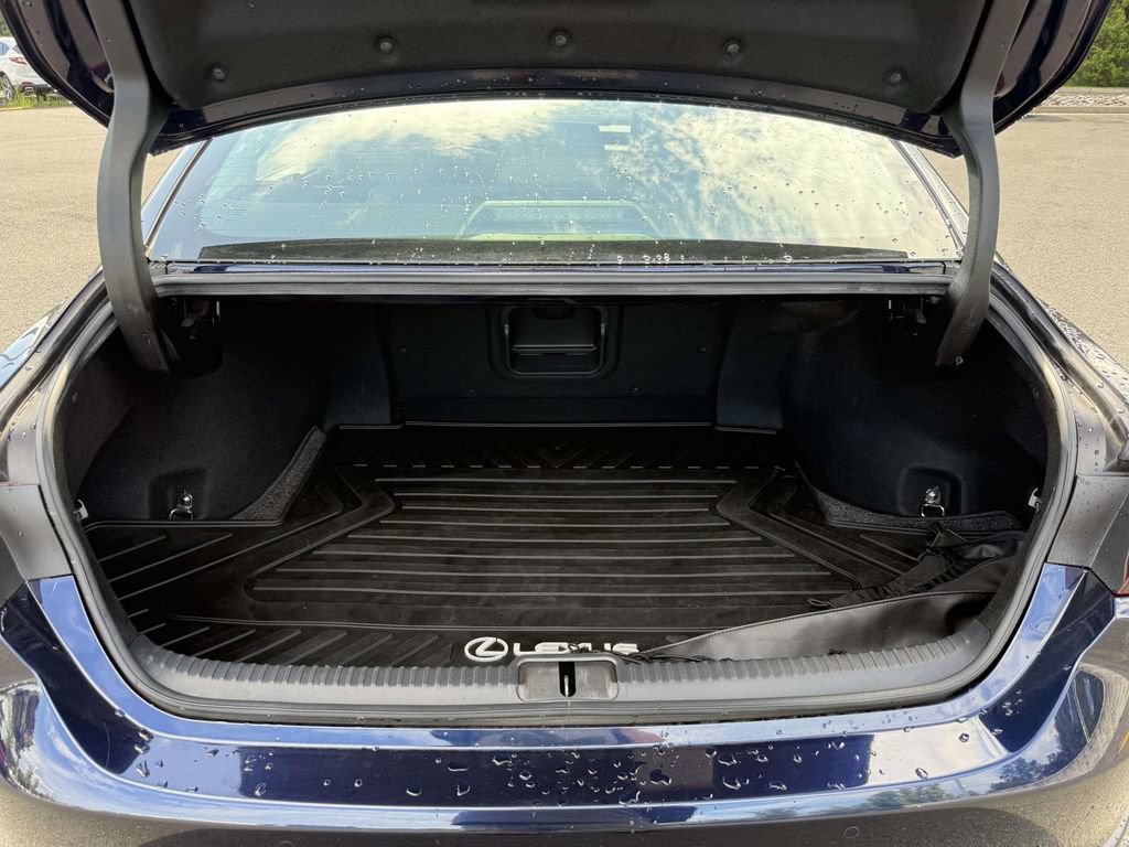 Used 2020 Lexus ES 300h w/ Accessory Package FWD image 28