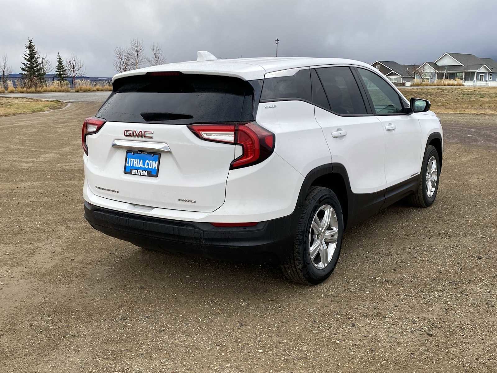 Used 2024 GMC Terrain SLE image 12