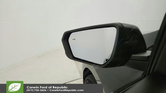 Used 2020 Chevrolet Equinox LT w/ Driver Convenience Package image 13