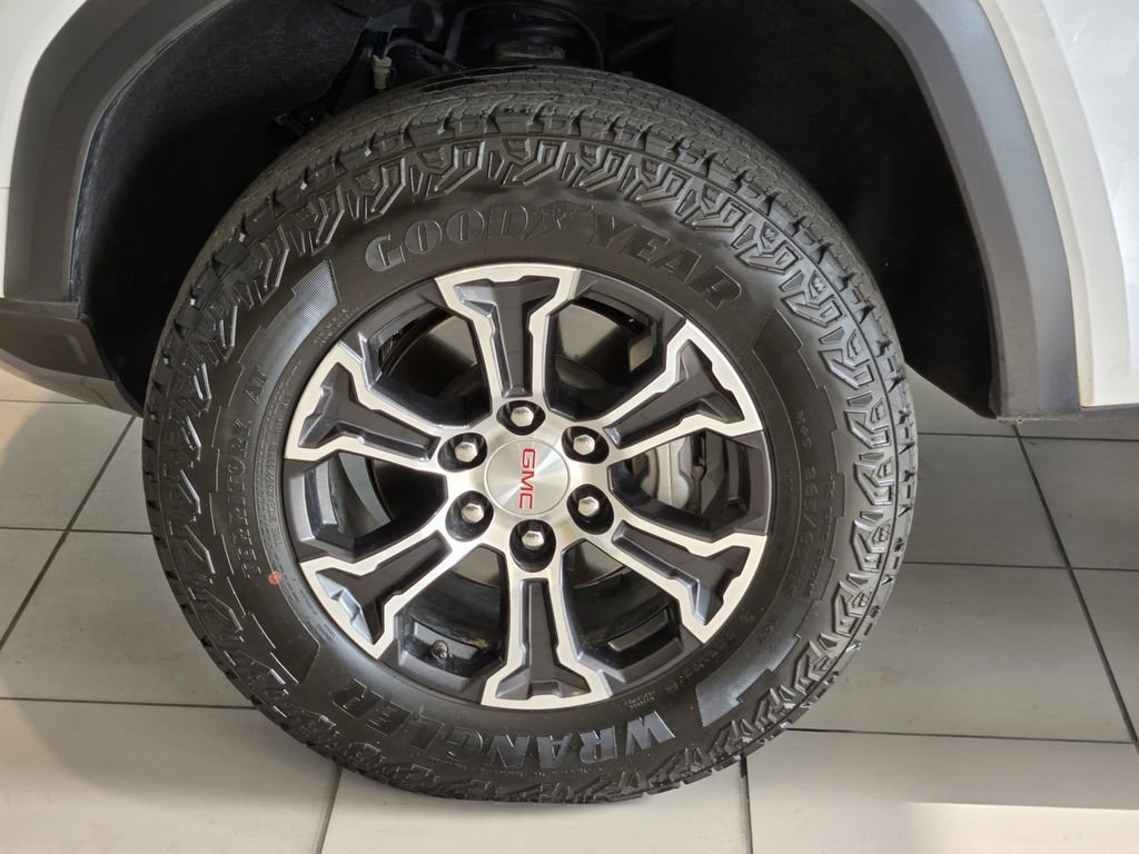 Used 2024 GMC Canyon AT4 w/ Technology Package AWD/4WD image 10