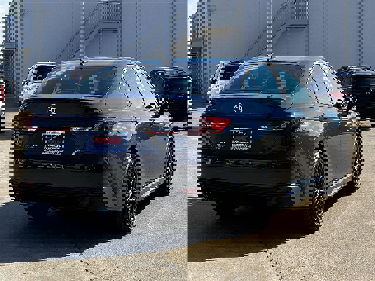 Used 2025 Toyota Camry SE image 4