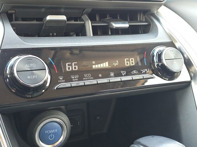 Used 2022 Toyota Venza LE image 29