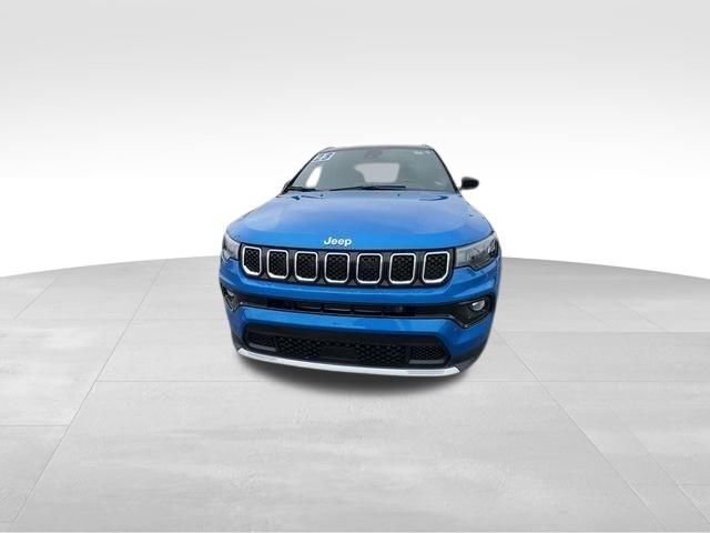 Used 2023 Jeep Compass Limited AWD/4WD image 3