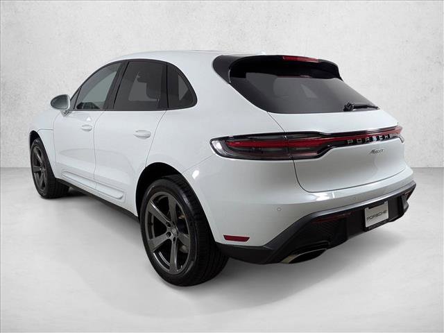 Certified 2025 Porsche Macan AWD/4WD image 3