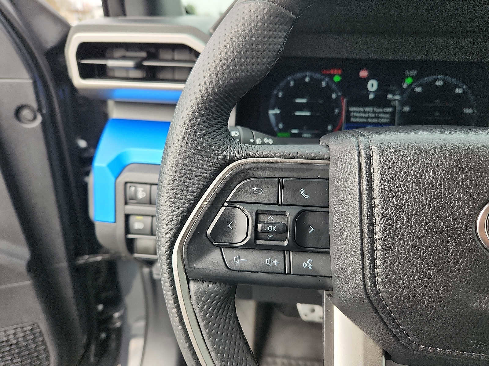 Used 2025 Toyota Tacoma TRD Sport AWD/4WD image 19
