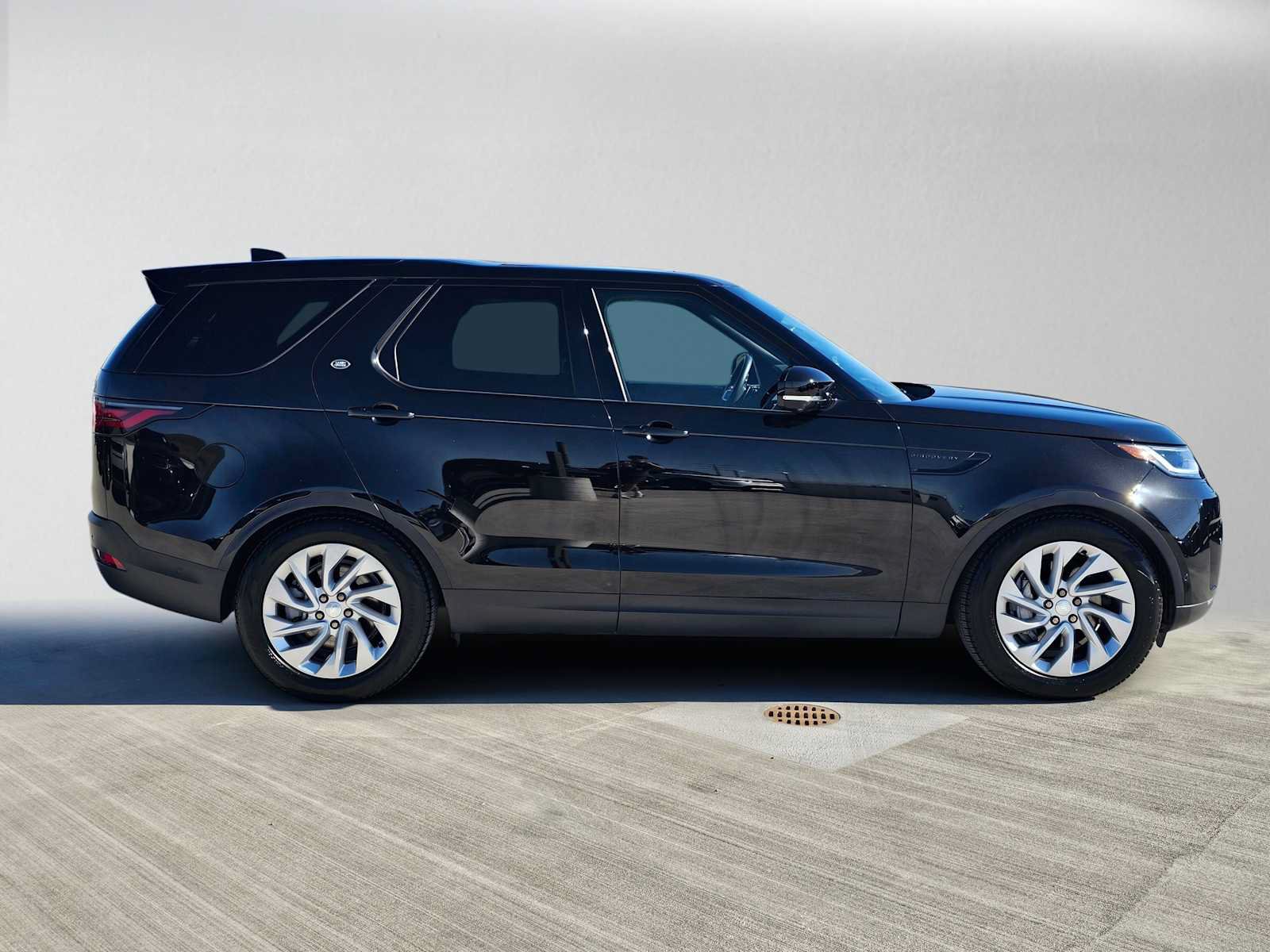 Used 2025 Land Rover Discovery S AWD/4WD image 6