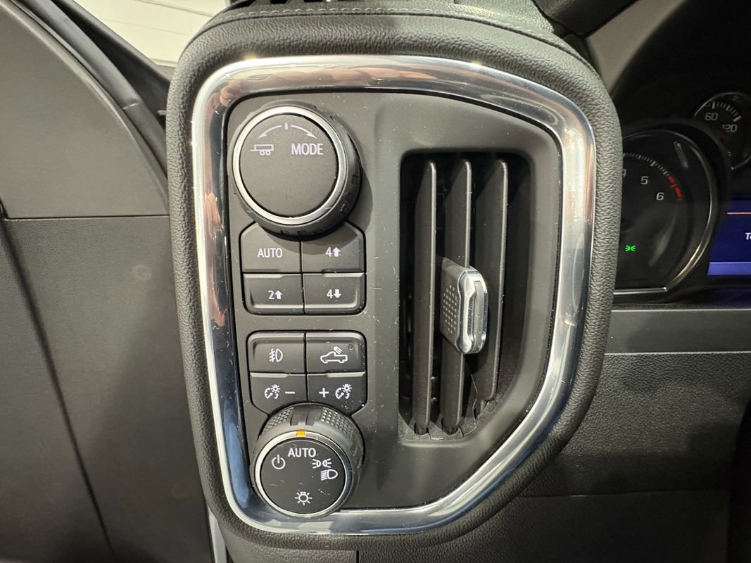 Used 2021 Chevrolet Silverado 1500 LT Trail Boss w/ Bed Protection Package image 27