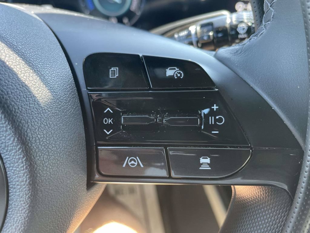 Used 2024 Hyundai Elantra Limited FWD image 26